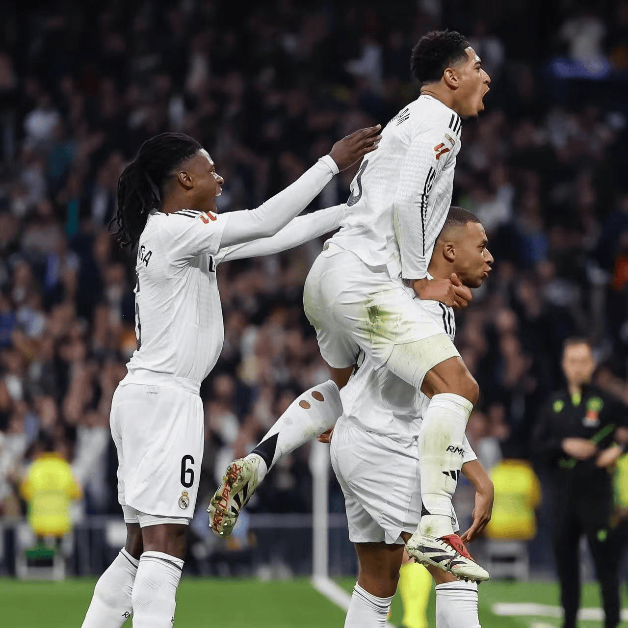 皇马战胜塞维利亚,稳坐积分榜榜首! 皇马战胜塞维利亚,稳坐积分榜榜首!