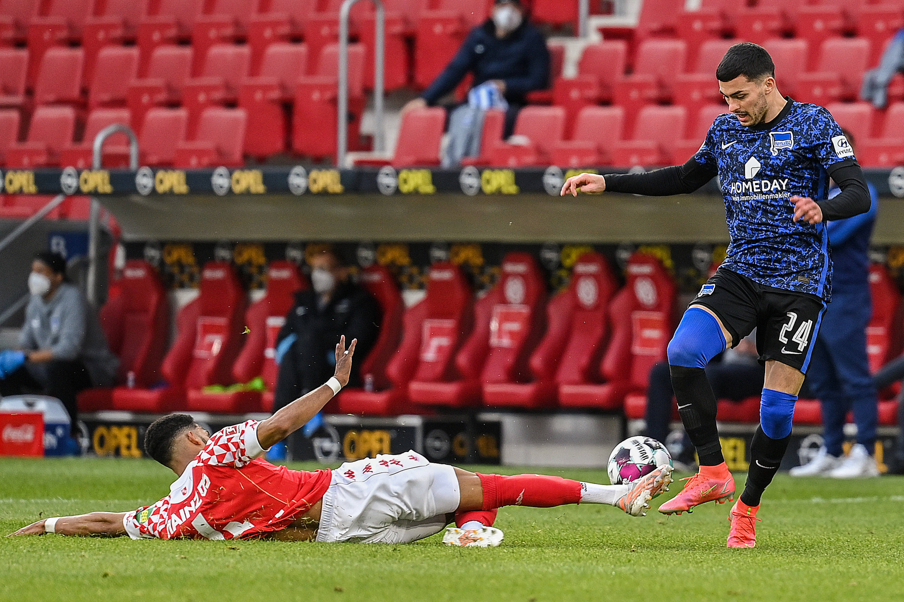 包含柏林赫塔遭遇失利,德甲积分榜继续下滑的词条 包含柏林赫塔遭遇失利,德甲积分榜继续下滑的词条