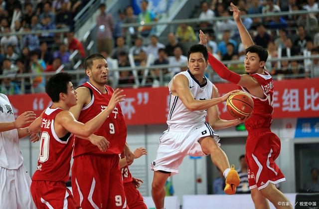 紧张激烈的比赛,最后时刻决定胜者 紧张激烈的比赛,最后时刻决定胜者