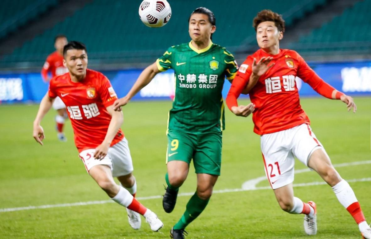 新疆男篮再胜广州队，领跑积分榜