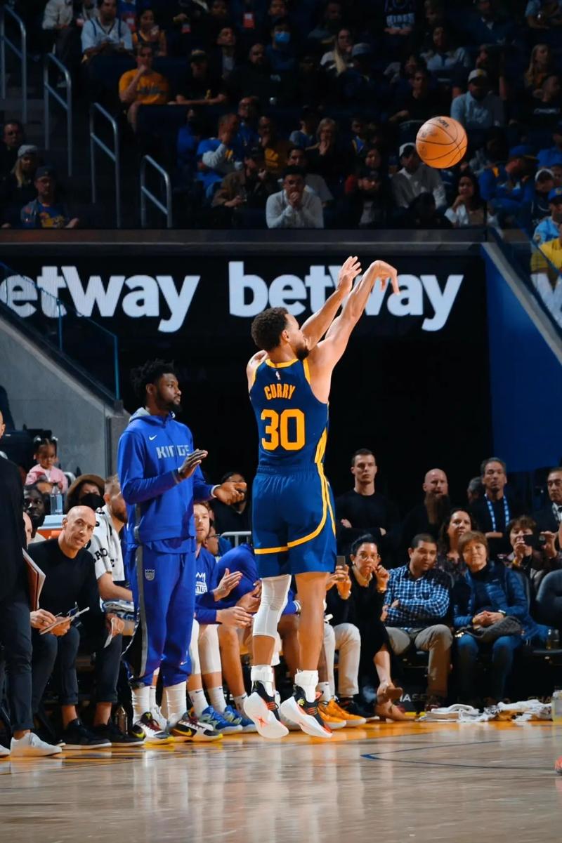 包含快船外线三分投射连续进账,大胜勇士领跑西部的词条 包含快船外线三分投射连续进账,大胜勇士领跑西部的词条