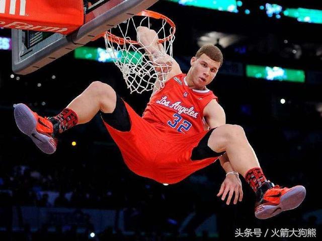 球员意外受伤，临时轮换阵容