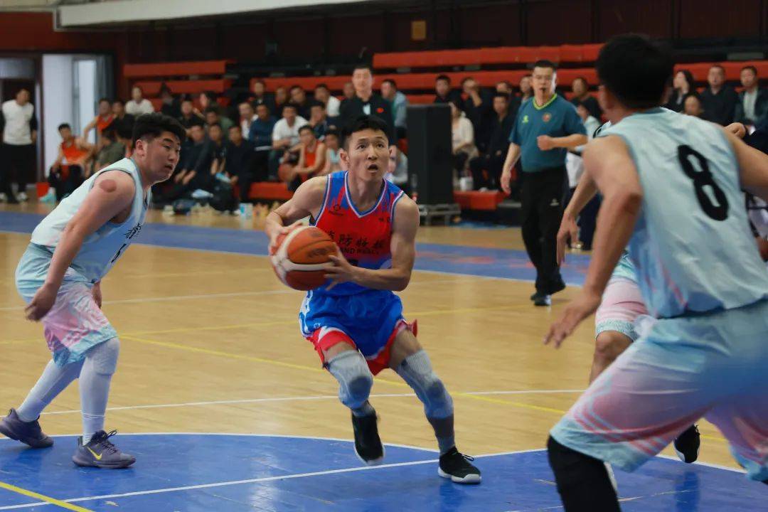 关于精彩瞬间:篮球比赛场面火爆,看点十足的信息 关于精彩瞬间:篮球比赛场面火爆,看点十足的信息