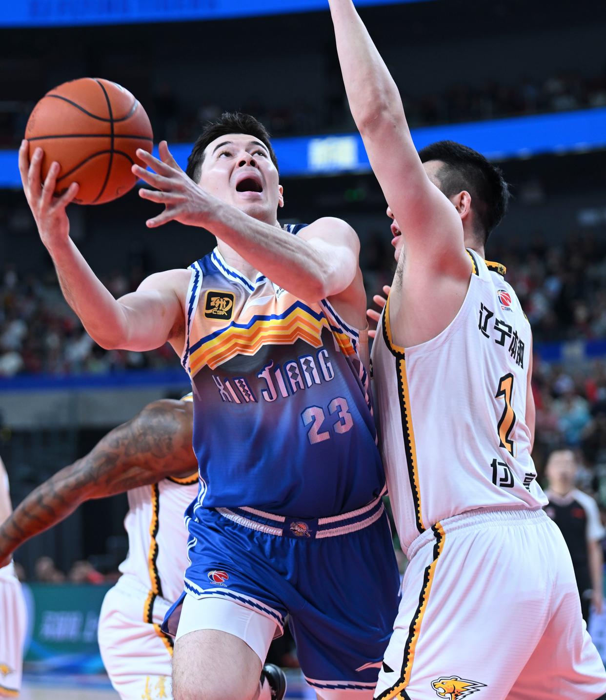 关于新疆伊力特队球员因受伤缺席比赛，教练组展开应急调整的信息